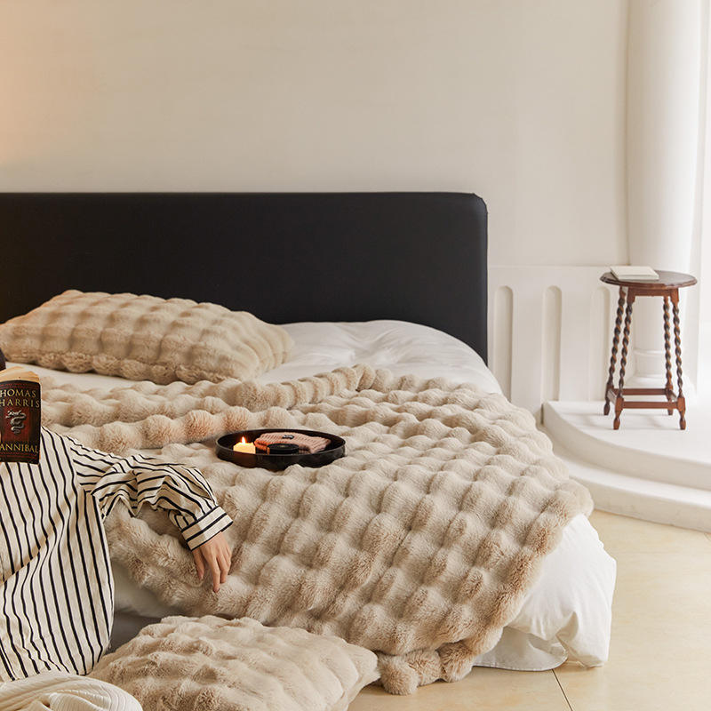 Pizhou Feather Comforters: Warmth and Comfort for Your Bed