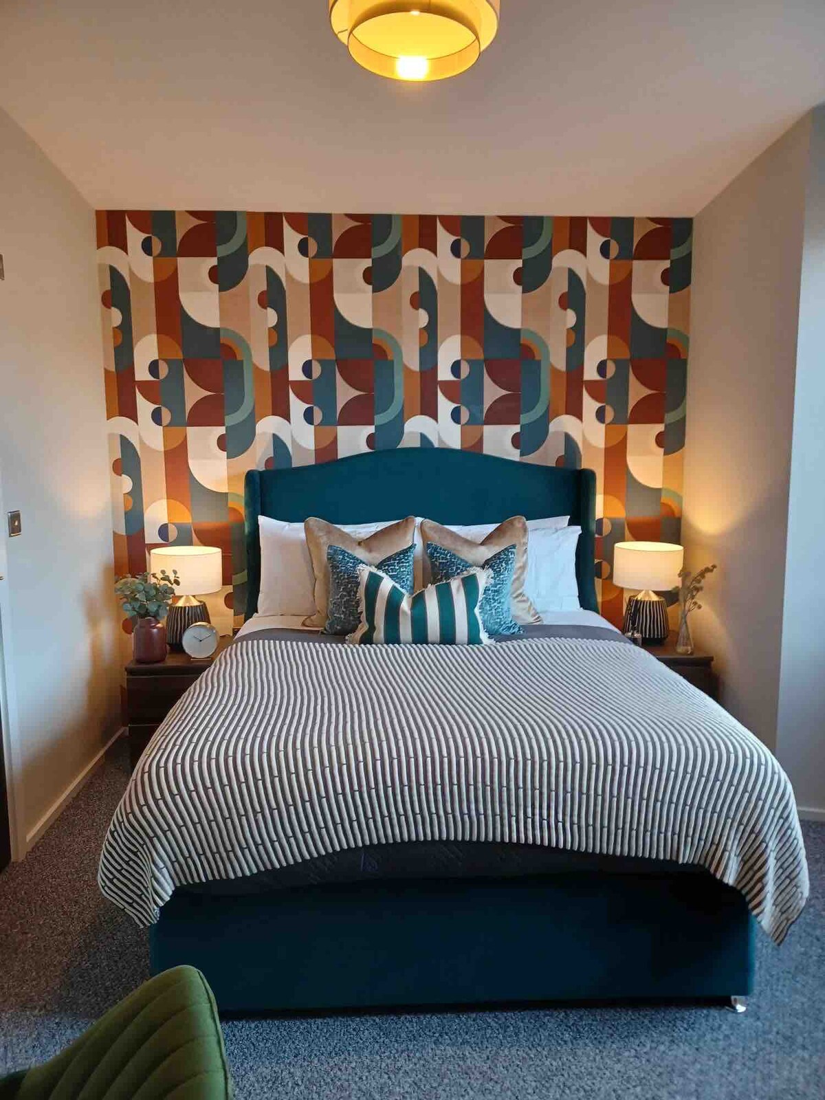 Title: Embracing the Cozy and Luxurious World of Xinsilan Down Comforter