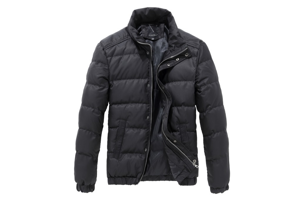 Title: Nantongs Downwear Industry: From Winter Coats to Comfortable Beds