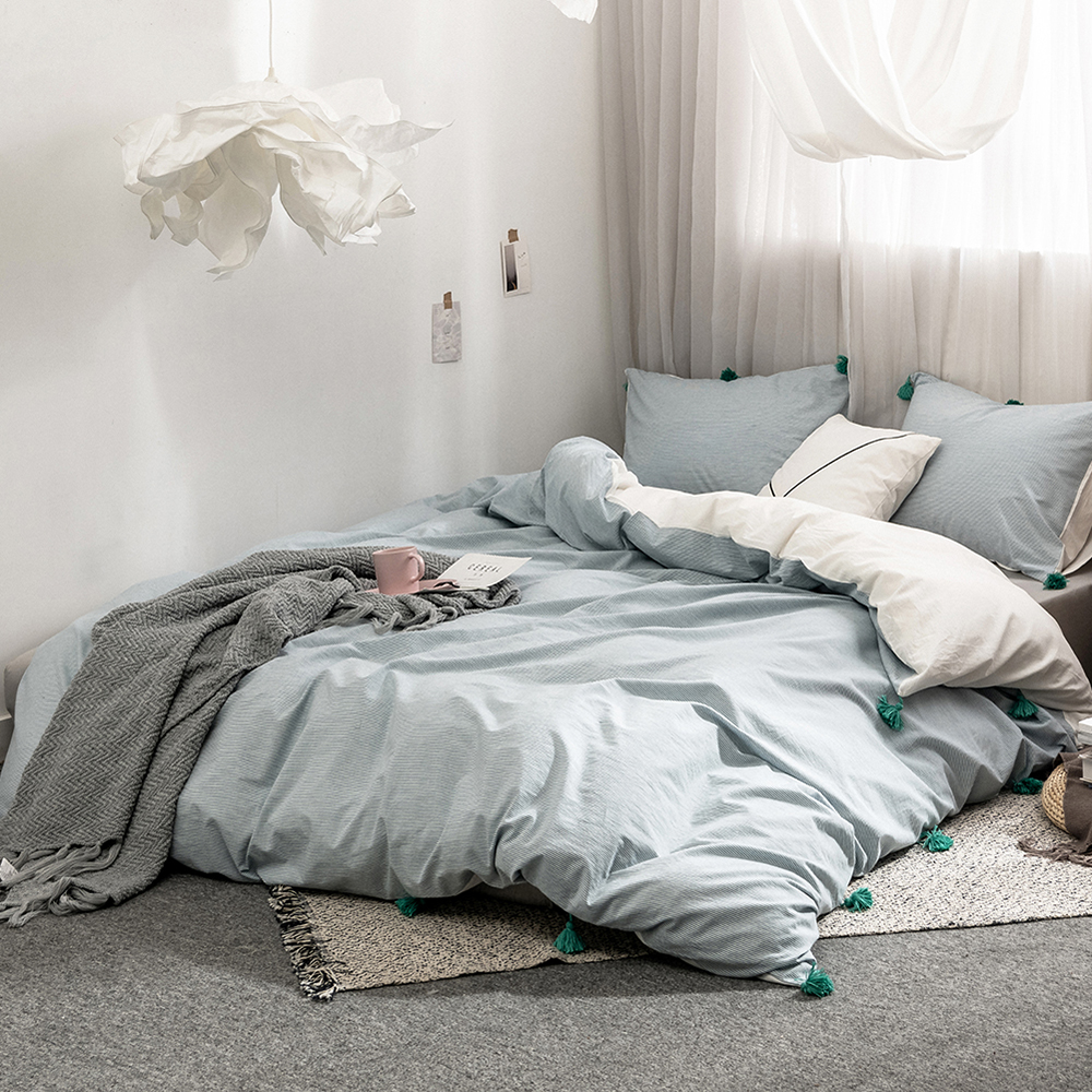 Title: Jinbo Home Textiles Down Comforter: A Perfect Blend of Style, Quality, and Comfort