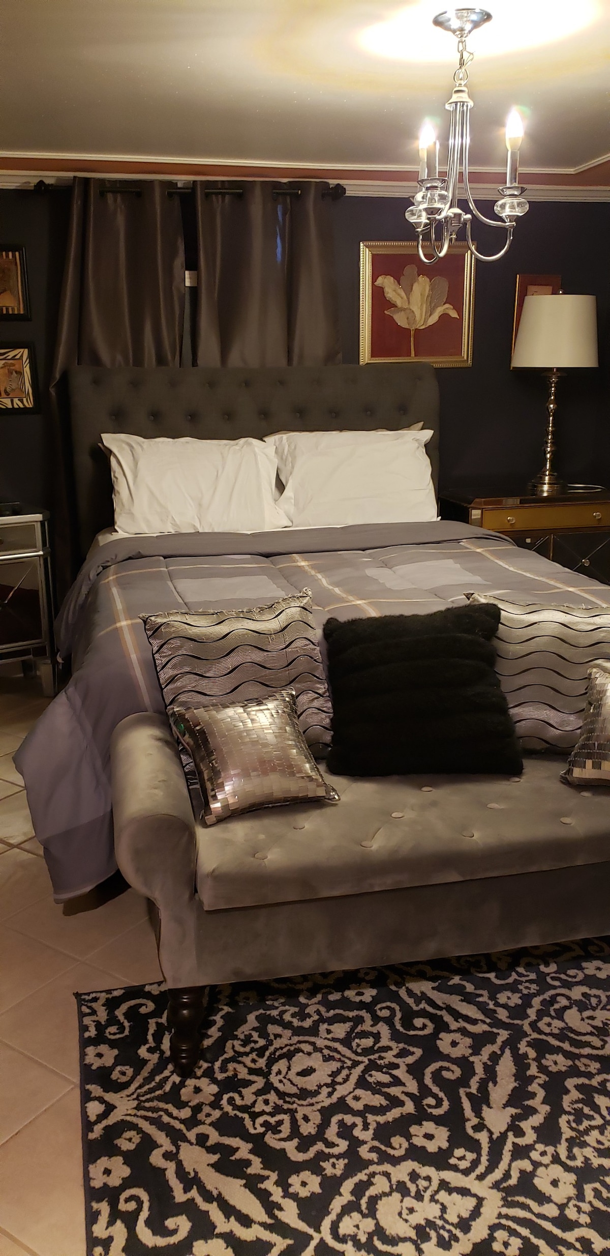 Elegance Down Comforter: A Luxurious and Functional Addition to Your Bedroom
