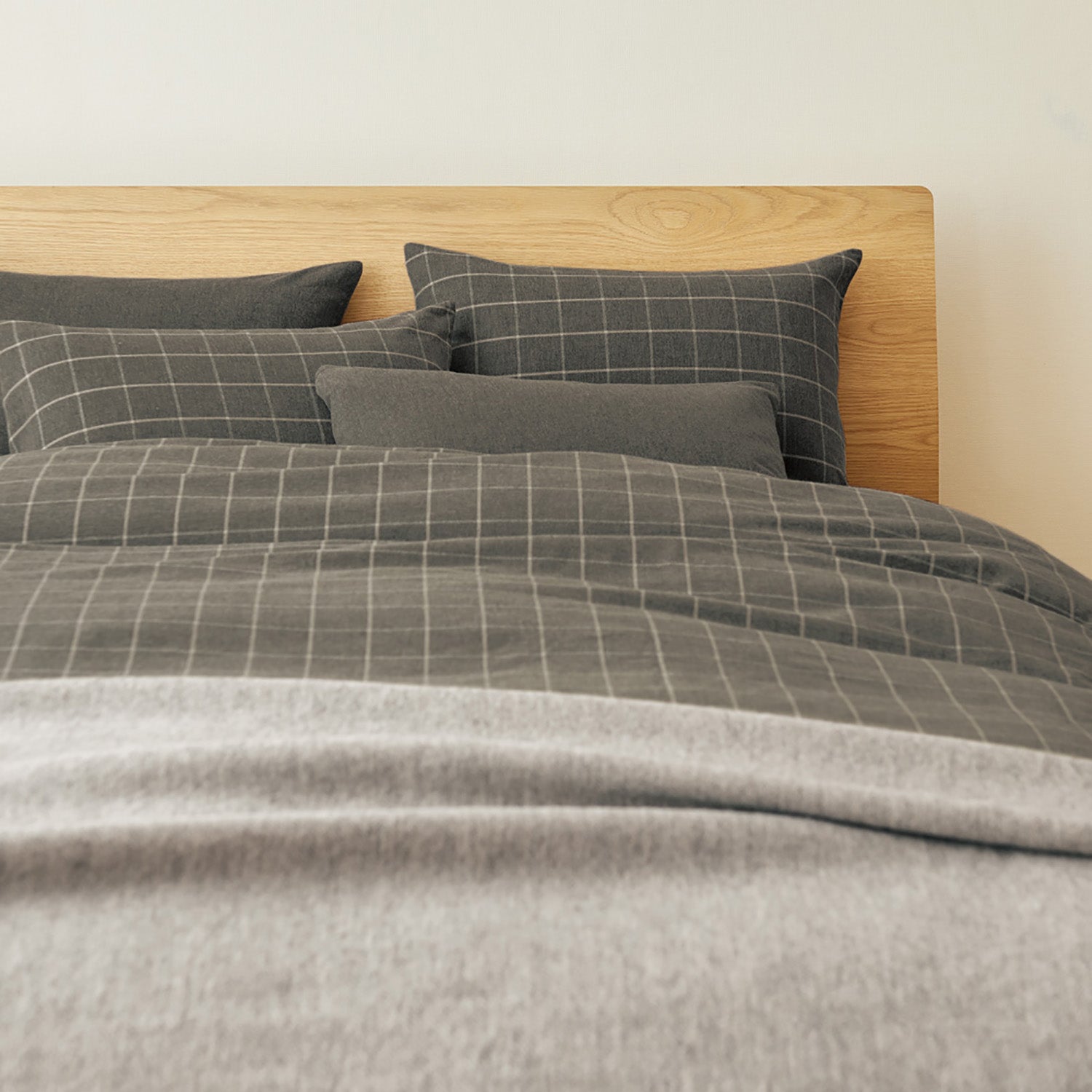 Cloud Tao Down Comforter: A Warm and Cozy Choice for Your Bed