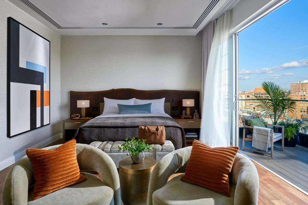 Platinum Down Duvet: A Luxurious and Warm Addition to Your Bedroom