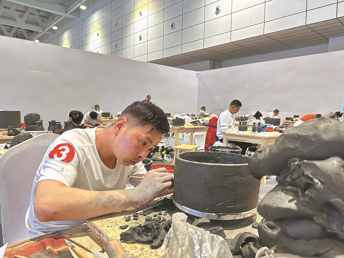 The Art of Making Down Comforters in Jiaozhou: A Legacy of Skilled Craftsmanship