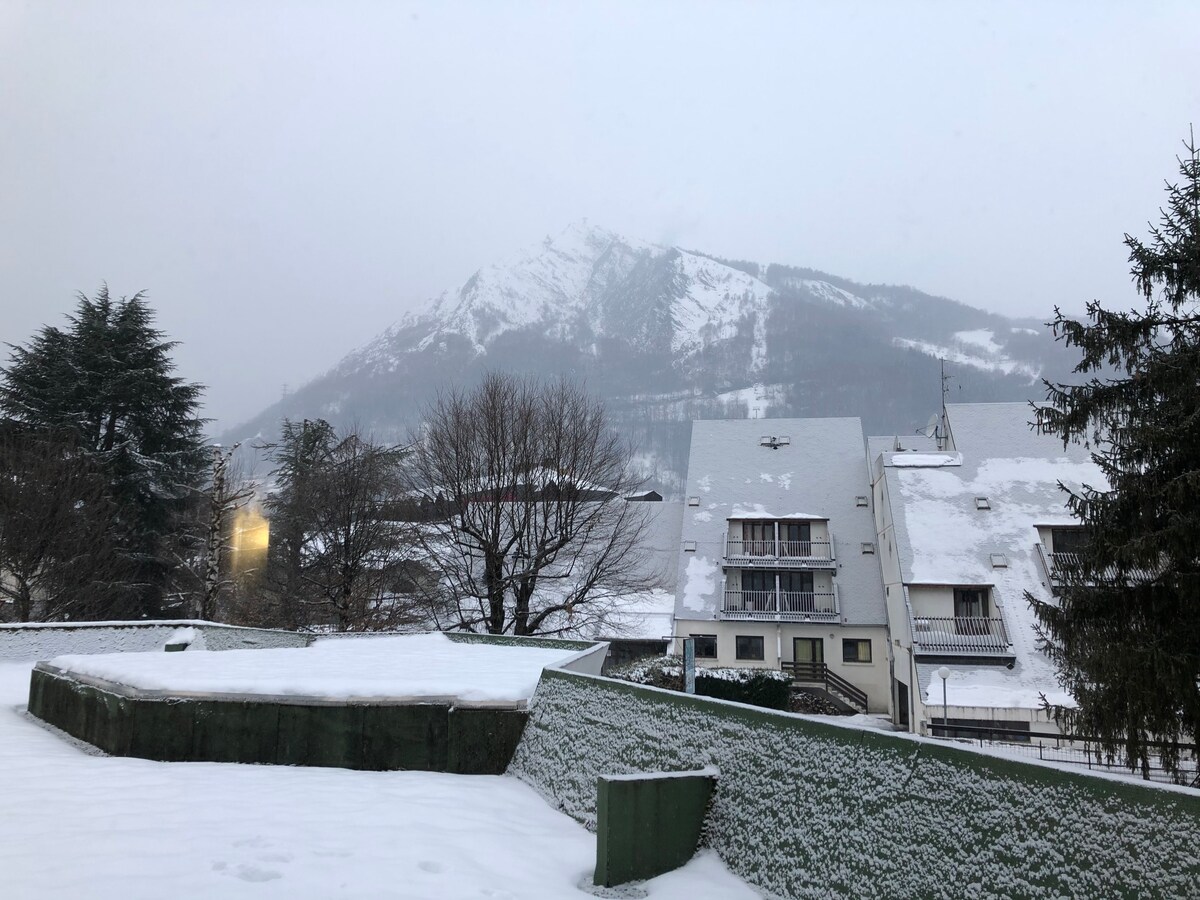 Yushan District Down Comforter: A Winter Warmth