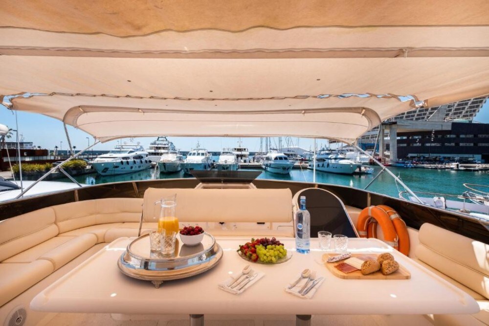 Title: Dubai Sailing Ship Hotel Duvet: A Masterpiece of Luxury and Comfort