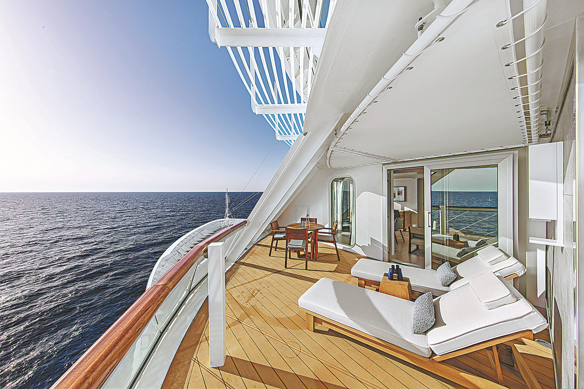 Title: Dubai Sailing Ship Hotel Duvet: A Masterpiece of Luxury and Comfort