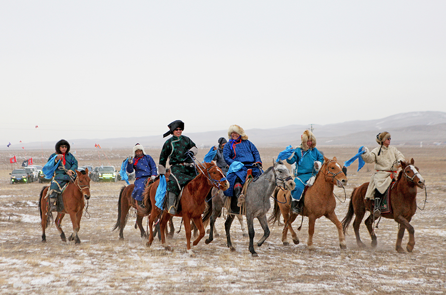Embarking on a Winter Adventure: A Journey to Mongolia to Purchase the Coziest Down Quilt