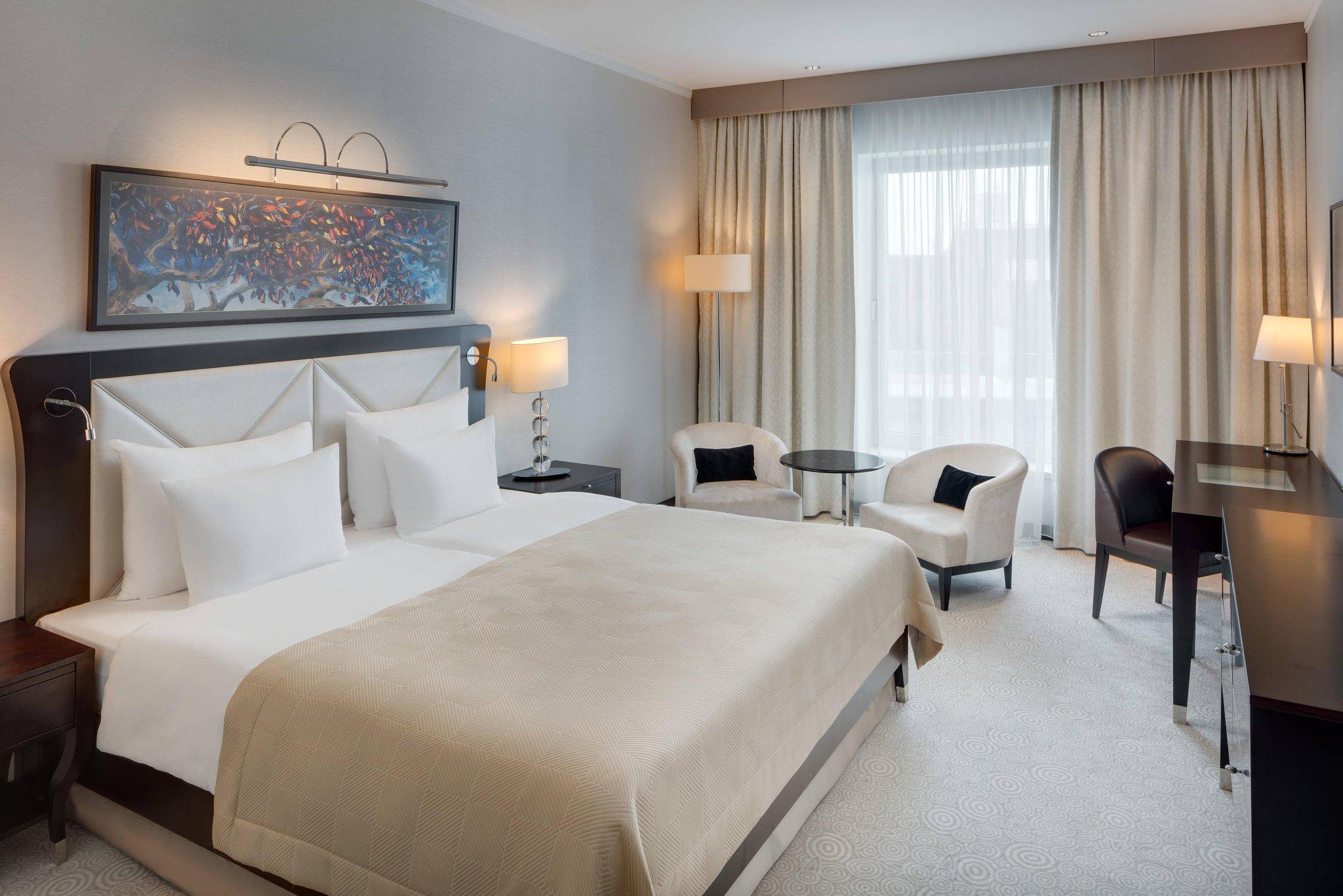 Hotel Grand Feather Duvet: A Luxurious Addition to Your Bed
