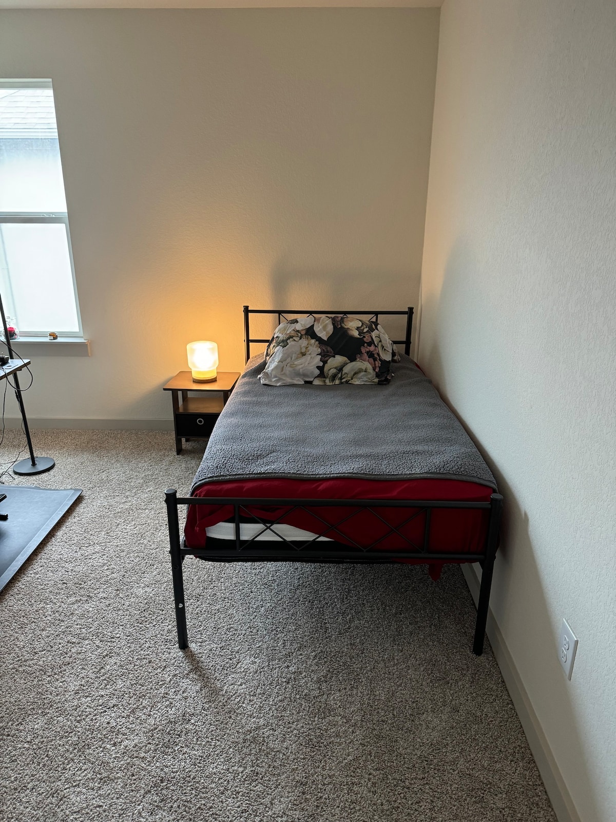 Title: Lintong Down Duvet - A Warm and Comfortable Bedtime Companion
