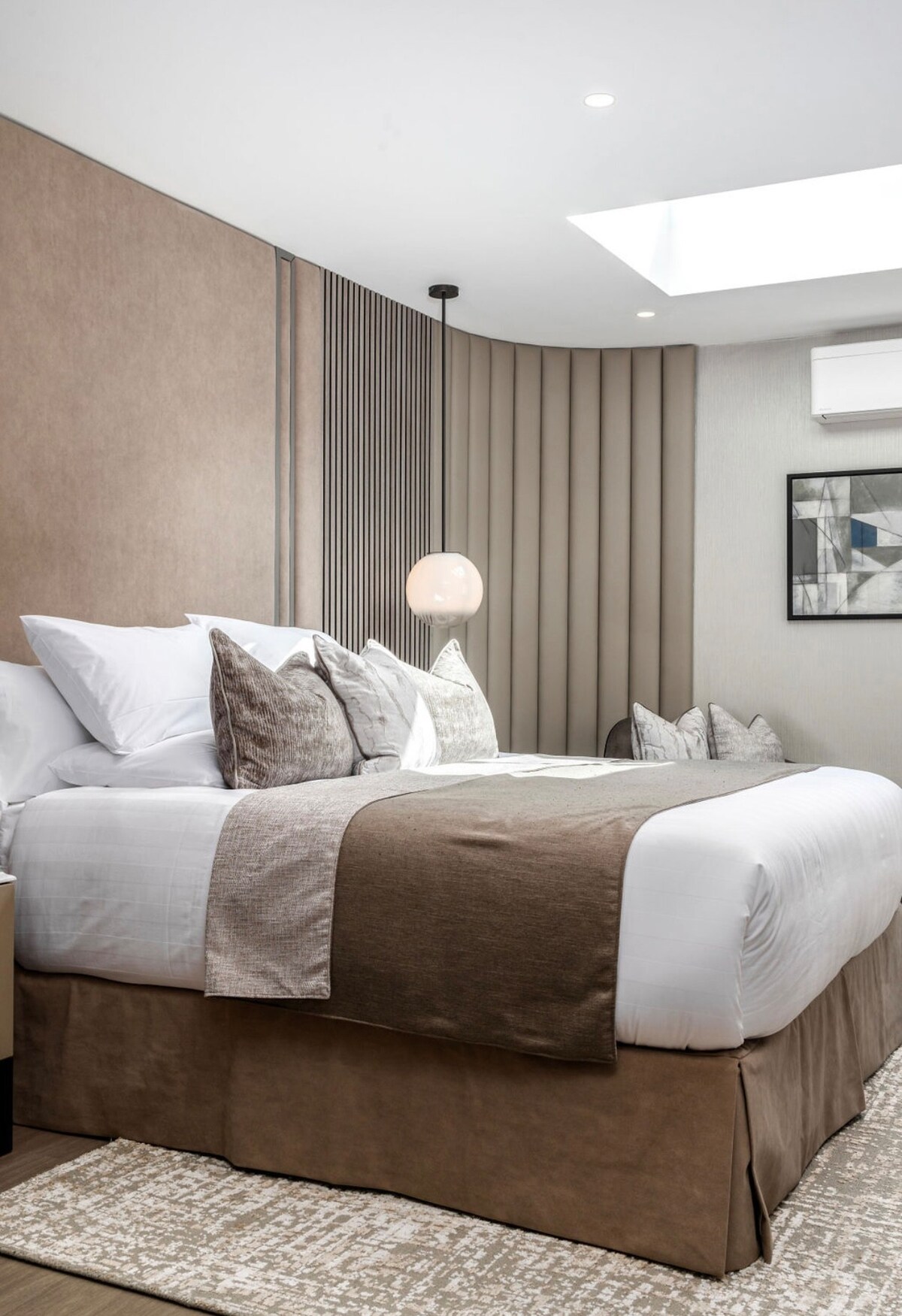 Title: Customizing Hotel Comfort: The Perfect 95% Single Down Comforter for a Luxurious Stay