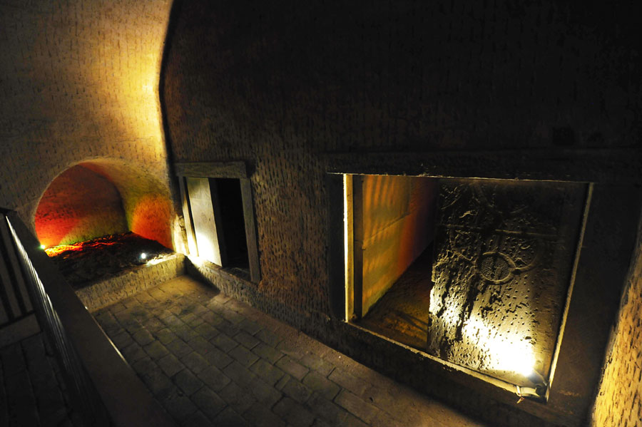 Title: Luxuriant Silk of LiShui: A Museums Treasure Trove of Down Comfort