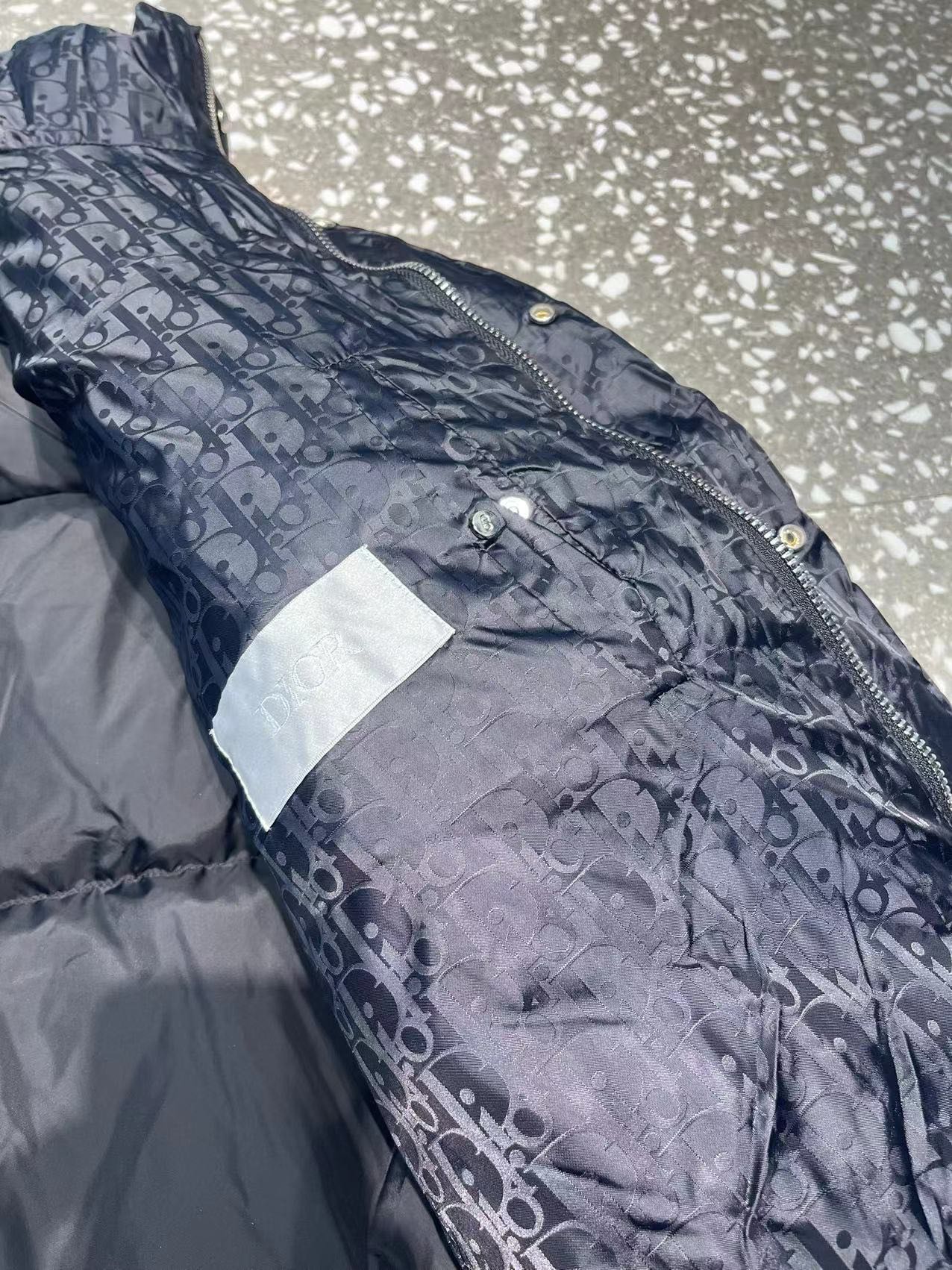 Dior羽绒被—奢华与舒适的完美结合