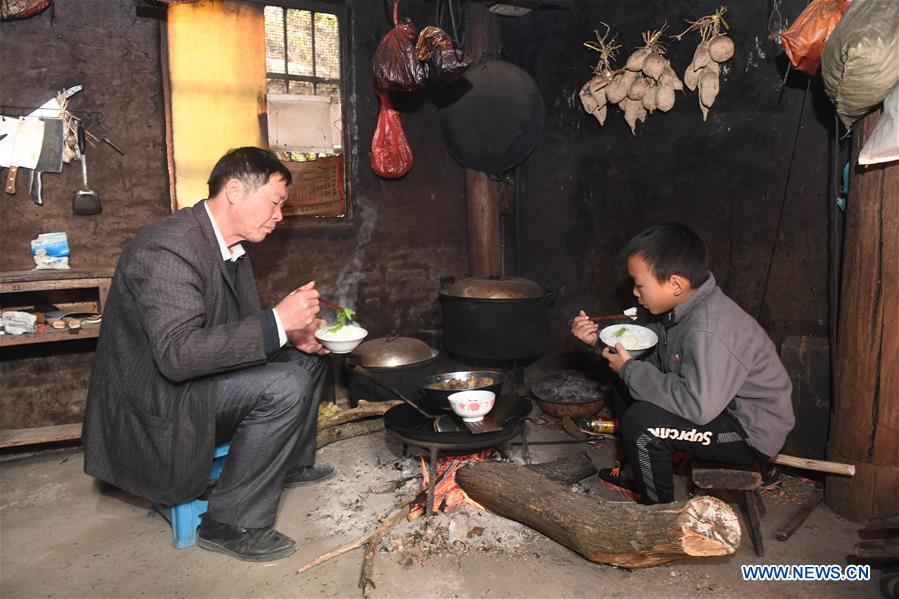 Crafting the Cozy Life: A Journey to the Down Jacket Manufacturing Village in Zhuangli Village