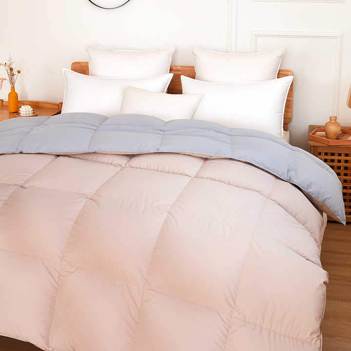加厚四件套鸭绒被 - The Ultimate Warm and Comfortable Solution for Winter Sleep