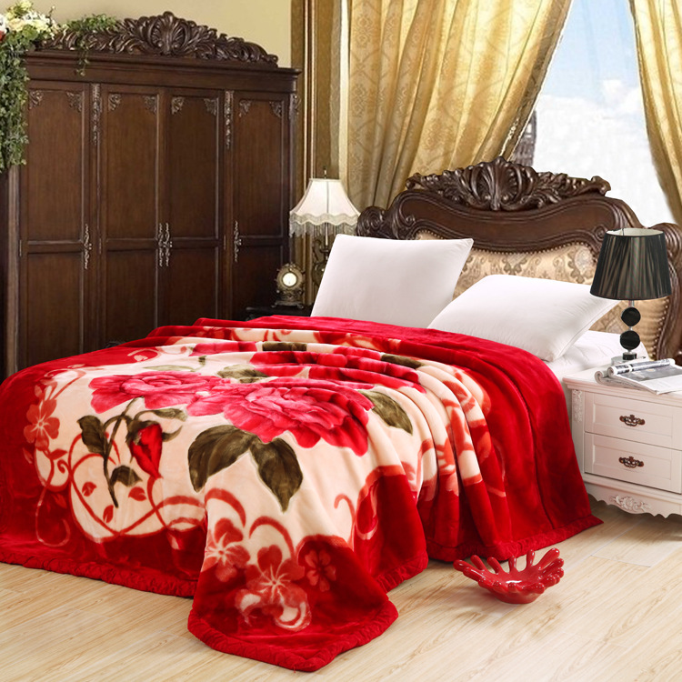 Title: The Unique Charm of Duck Feather and Red Silk Blankets