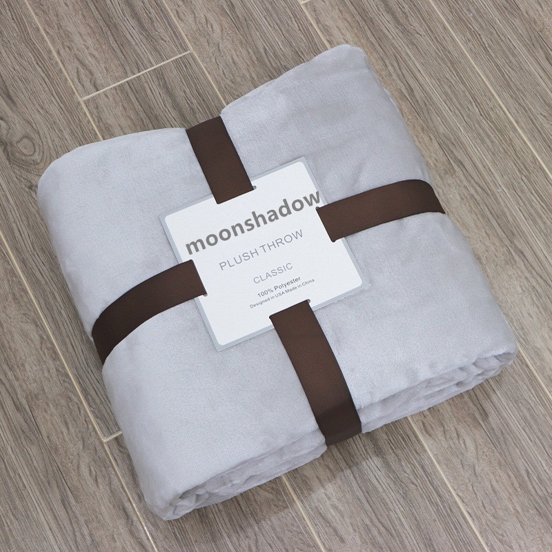 Title: The Difference between Down Comforters and Cotton Blankets