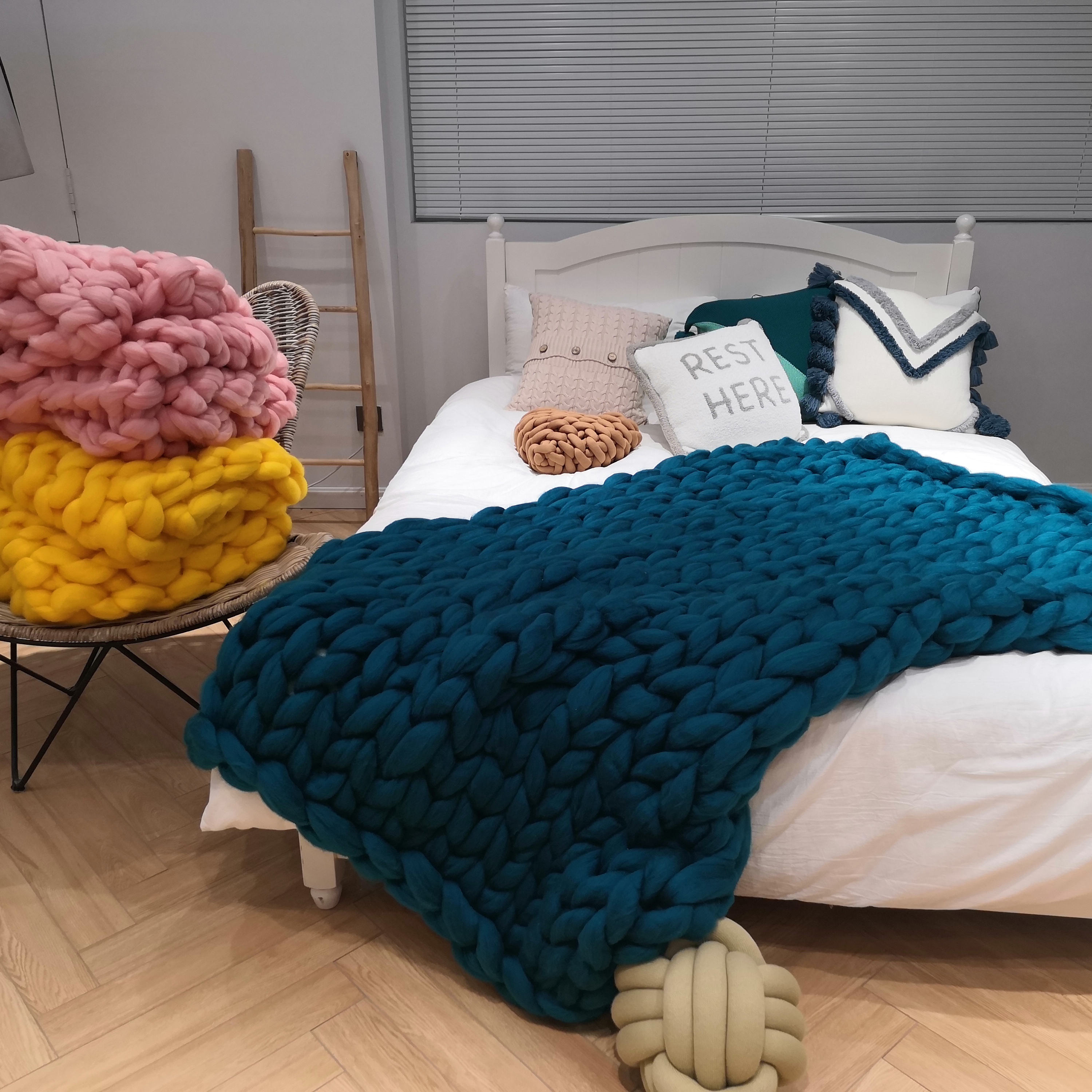 Title: Processing Duck Feather Blankets in Jingzhou
