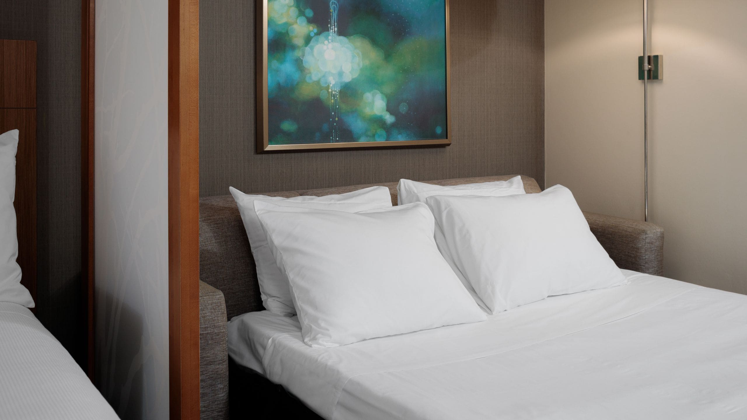 Title: The Westin Hotels Duck Feather Comforter: A Luxurious Addition to Your Bed
