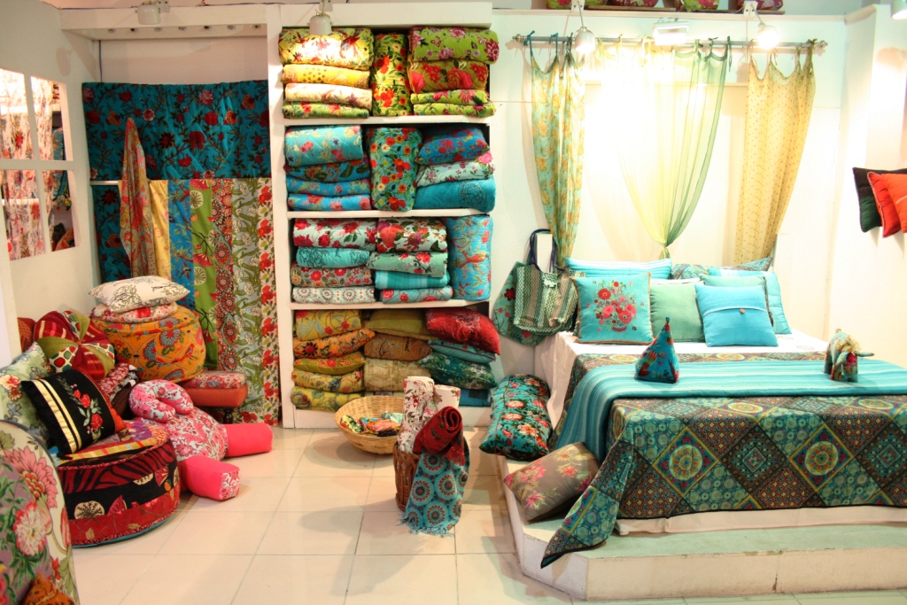Title: The Location of the Rushan Road Down Feather Bed Store