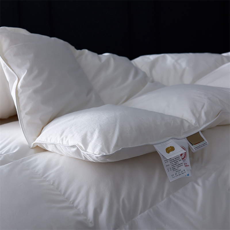 Title: The Unique Warmth of 100% Cotton Duck Feather Bedspread